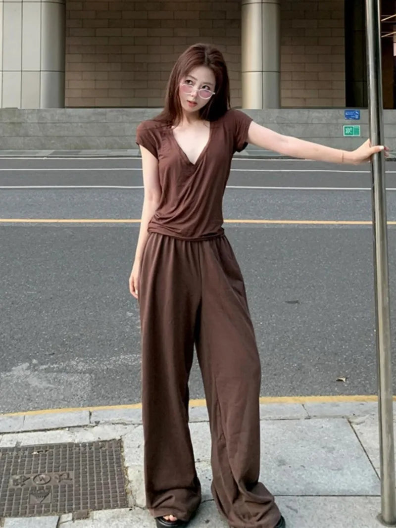 Aiertu - Sweet Hot Girl Casual Suit Women's Autumn Coffee Color V-neck Short-sleeved T-shirt High Waist Wide Leg Pants Two-piece Set Aiertu