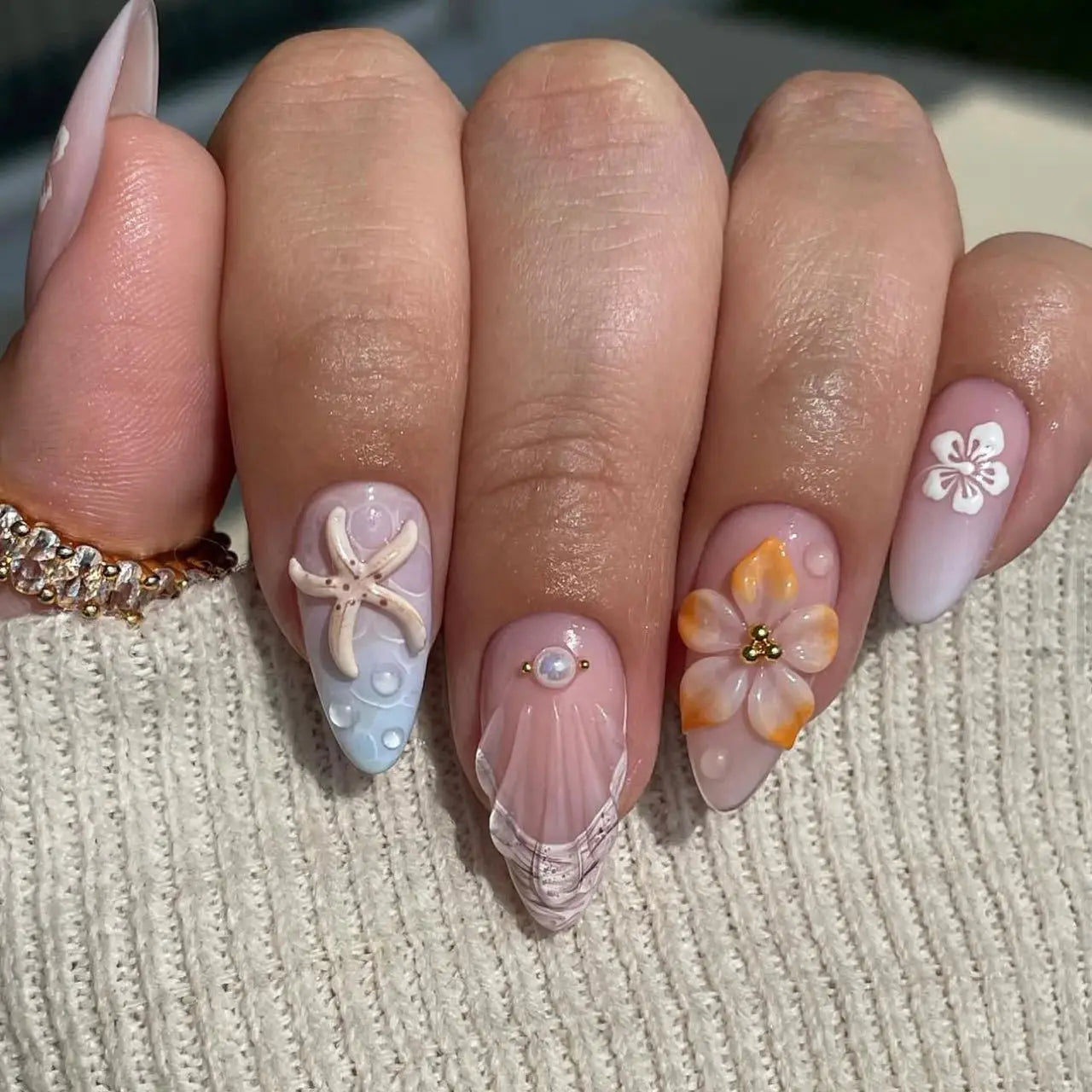 Aiertu - 24PCS Summer Almond False Nail 3D Flower Shell Fresh Design Fake Nail for Women Full Cover Acrylic Wearable French Nail Tips Art Aiertu