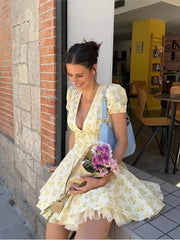 Aiertu Fashion Flower Printed Women Mini Dress Elegant V-neck Short Sleeve Pleated Hem A-line Dresses Summer Lady Slim Street Robe 2024 Aiertu