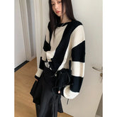 Aiertu Autumn New Arrival Peach Leisure Knitted Sweater Women's Loose Fit Round Neck Pullover Top Black White Contrast Stitching Aiertu