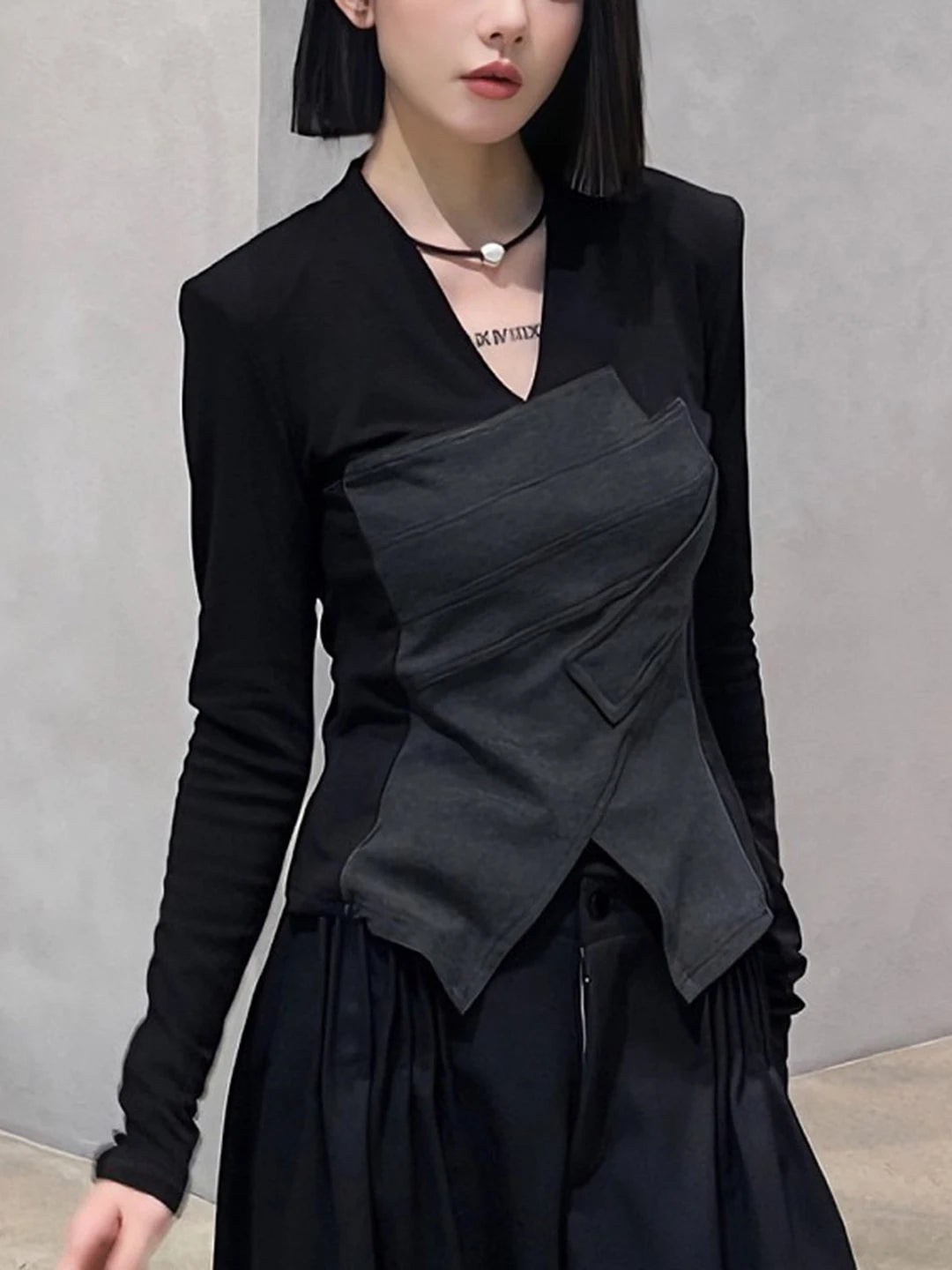 AIERTU - plus Size Korean Style V-Neck Asymmetric Fleece Long Sleeve Women's T-Shirt Autumn Black Slimming Base Shirt Top Aiertu