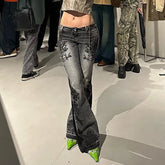 Aiertu Streetwear y2k Flare Jeans Distressed 2000s Floral Print Low Rise Slim Denim Pants Korean Women Trousers Retro Mom Jeans Aiertu