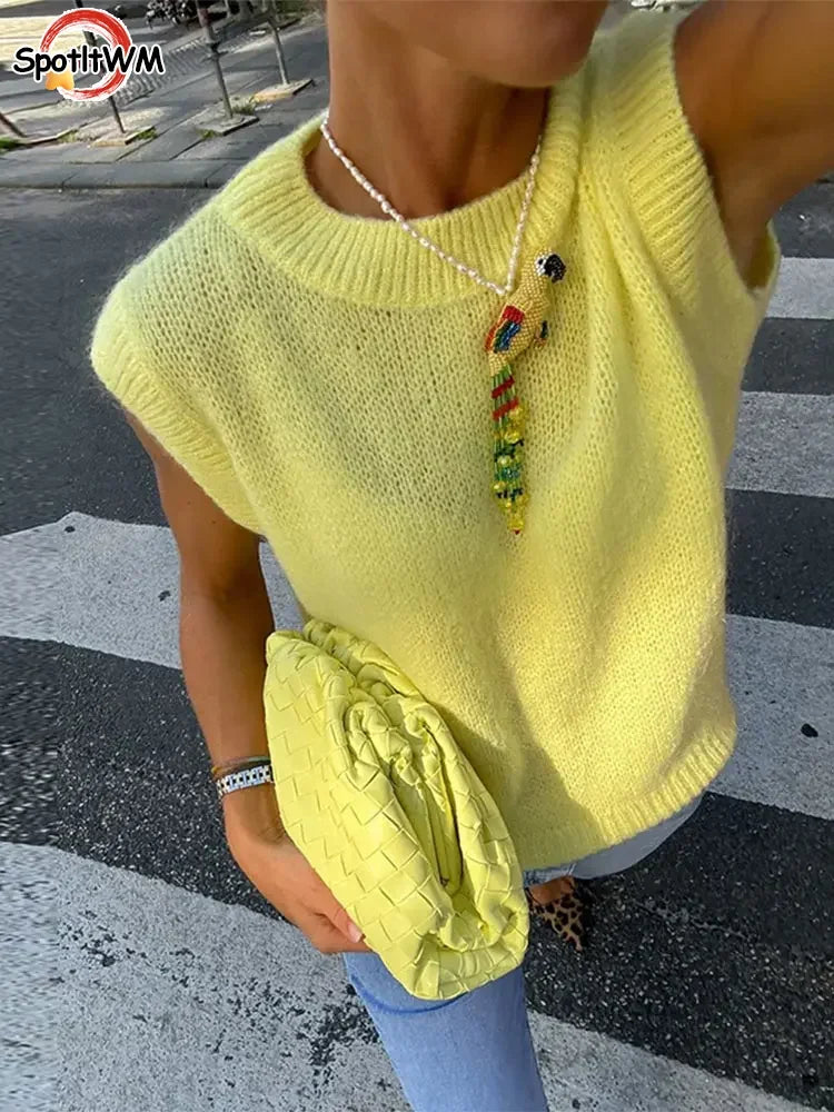Aiertu - Casual Sleeveless Loose Knitted Pullover Tops Elegant Yellow O-neck Vests Women 2026 Autumn Female Commuting Jumper Sweaters Aiertu