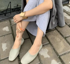 Aiertu Fashion Women Flat Shoes Autumn Outdoor Slip On Loafer Shoes High Quality Soft Leather Boat Shoes For Office Ladies Aiertu