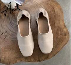 Aiertu Fashion Women Flat Shoes Autumn Outdoor Slip On Loafer Shoes High Quality Soft Leather Boat Shoes For Office Ladies Aiertu