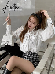 Aiertu French style restoring ancient ways ribbon bow blouse female temperament of early spring new white shirt long sleeve lace tops Aiertu