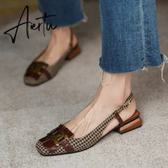 Aiertu New Retro Style Female Summer Fashion Low-heeled Square Head Leather Hollow Fine Heel Baotou Metal Decoration Woman Sandals Aiertu