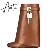 Autumn/Winter New Fashion Large Lock Waist Skirt Boots High Heel Leather Thick Bottom Side Zipper Women's Short Boots Aiertu