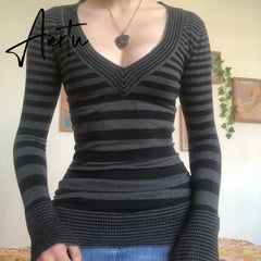 Y2K Grunge Emo 00s Vintage T Shirt Black Grey Striped V Neck Long Sleeve Jumper Tops Chic Women Autumn Retro Mall Goth Tees Aiertu
