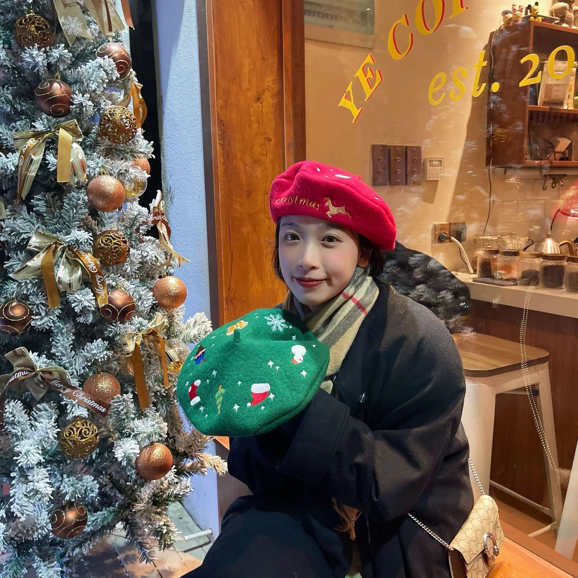 Aiertu  -  Christmas Beret Women's Hand-embroidered Wool Felt Hat for Autumn Winter New Holiday Cute Red Green Painter Hat Warm Pumpkin Hat Aiertu