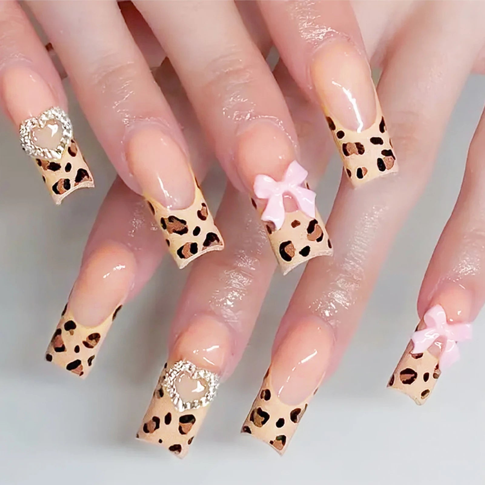 Aiertu Pink French Style Fake Nails 3D Bowknot Designs Short Square Press on Nails Sweet Korean Fashion False Nails for Women and Girls Aiertu