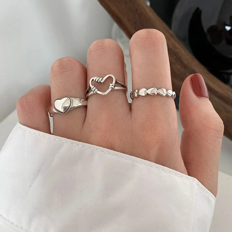 Aiertu Bohemian Butterfly Pearl Rings Set for Women Shine Pearl Gothic Vintage Plated Retro Rhinestone Simple Finger Jewelry Gift Aiertu