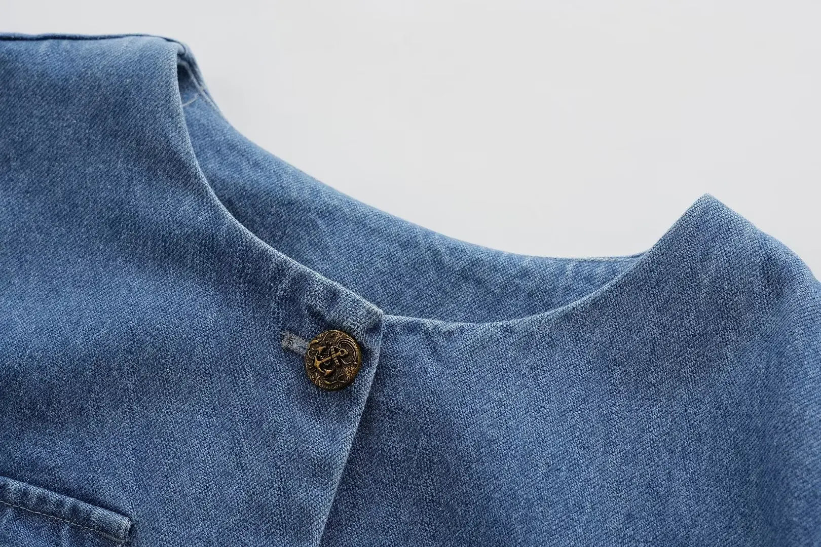 Aiertu  -  Small fragrant style gold button denim jacket for women in spring and autumn design niche retro Hong Kong style chic little jack Aiertu