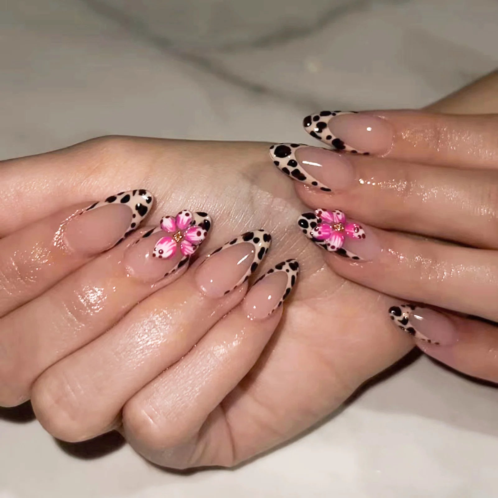 Aiertu Pink French Style Fake Nails 3D Bowknot Designs Short Square Press on Nails Sweet Korean Fashion False Nails for Women and Girls Aiertu