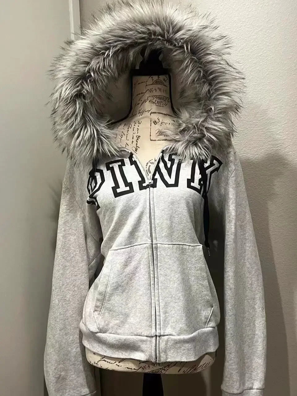 Aiertu  -  Y2K Zipper Gothic Letter Printed Fur Collar Hoodie Slim Fit Comfortable Casual Grey Sportswear Warm Top Women Cardigan Aiertu