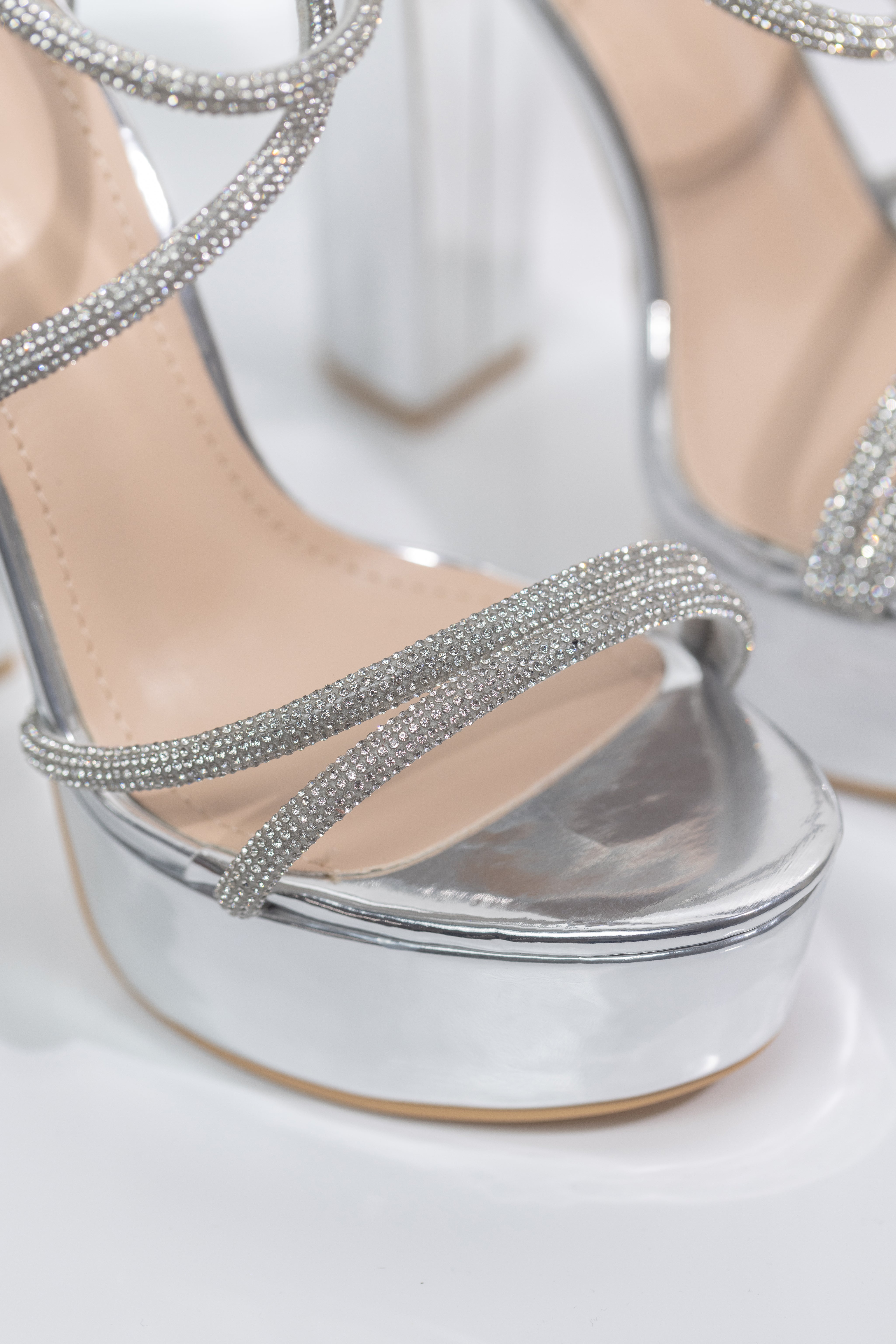 Aiertu  Posh - Embellished Platform Block Heels, Glitter Detailing Straps, Glamorous Party Footwear, Bold & Eye-Catching for Special Occasions Aiertu