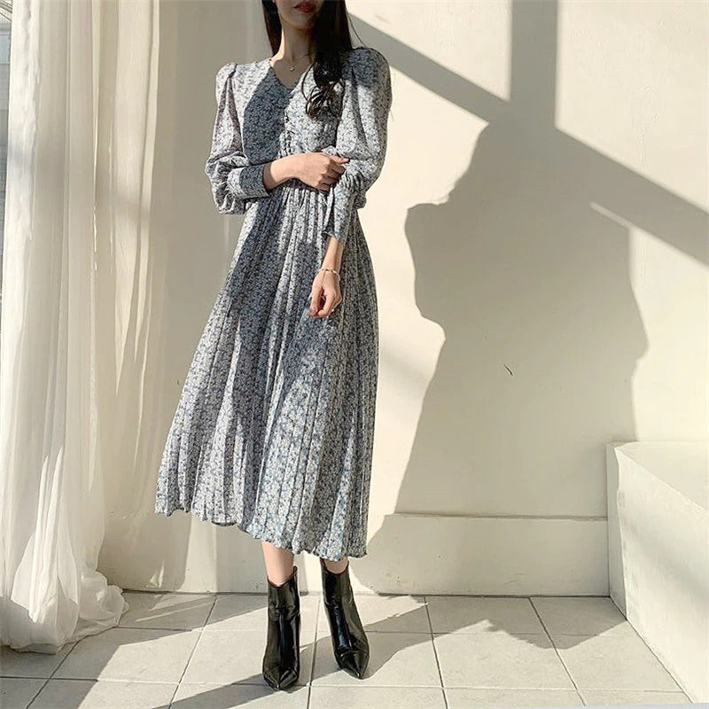 Aiertu - Pleated Dress With Padded Waist Aiertu