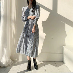 Aiertu - Pleated Dress With Padded Waist Aiertu