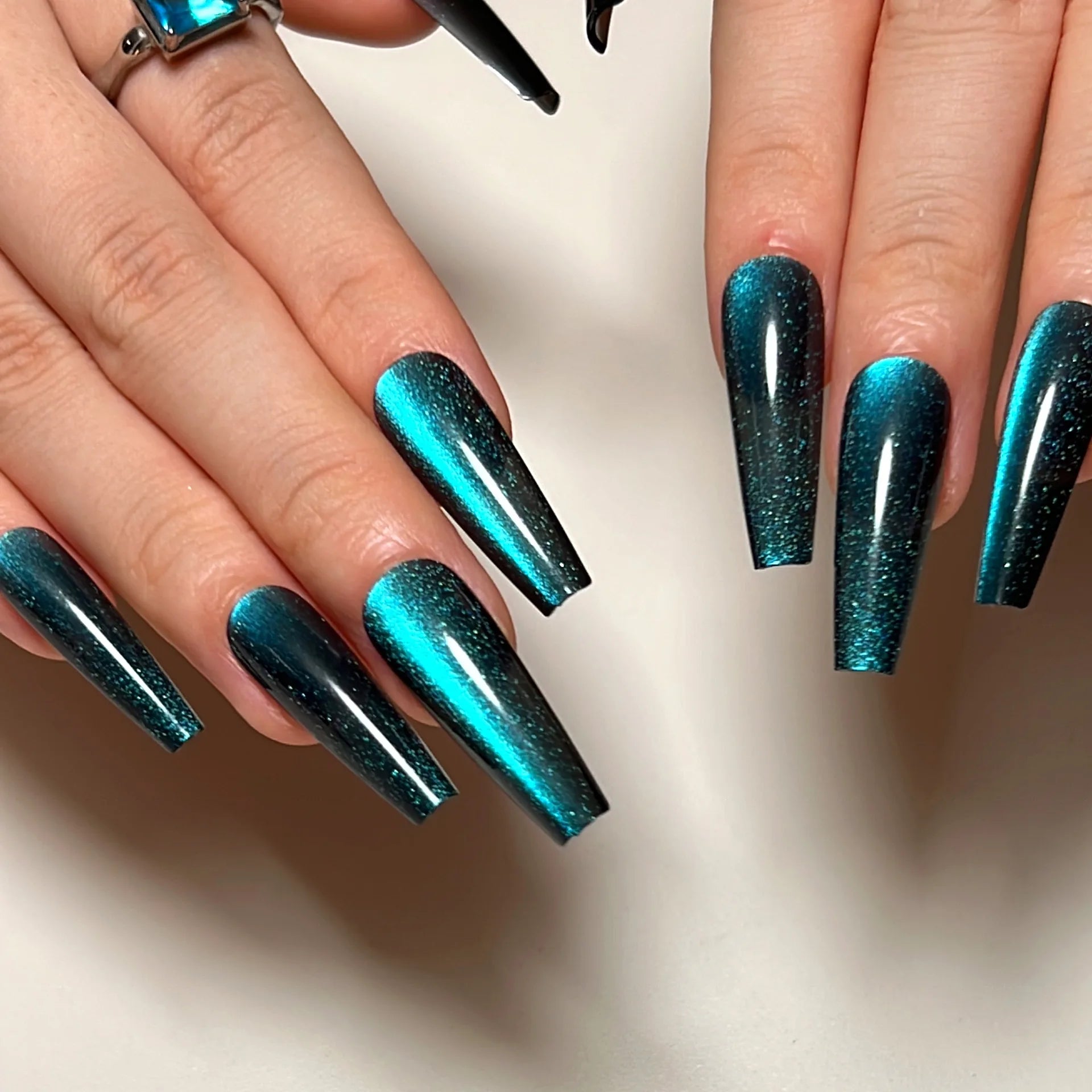 Aiertu Cat Eye Long Ballet Fake Nail Glitter Powder Raspberry Purple Blue Wearable Full Cover Finished False Art Nail Tip Press on Nail Aiertu