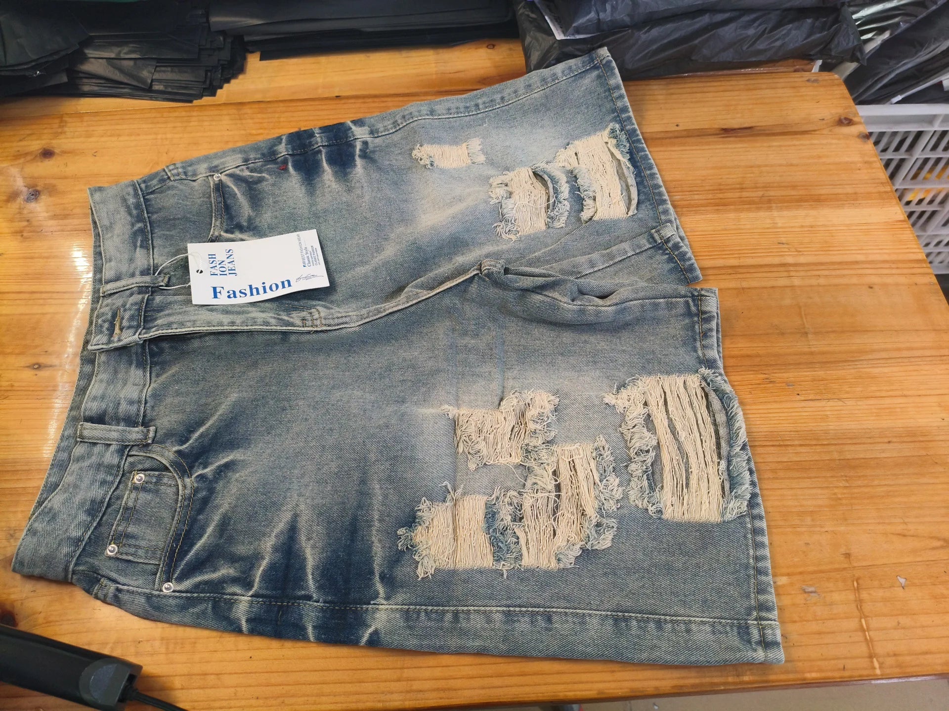 Aiertu  -  American high street design sense worn hole straight five-point jeans women's y2k new hiphop hip hop pants tide Aiertu