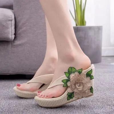 Aiertu  -  New 9 cm comfortable wedge slippers embroidered flowers sandals large sandals waterproof platform sandals Aiertu