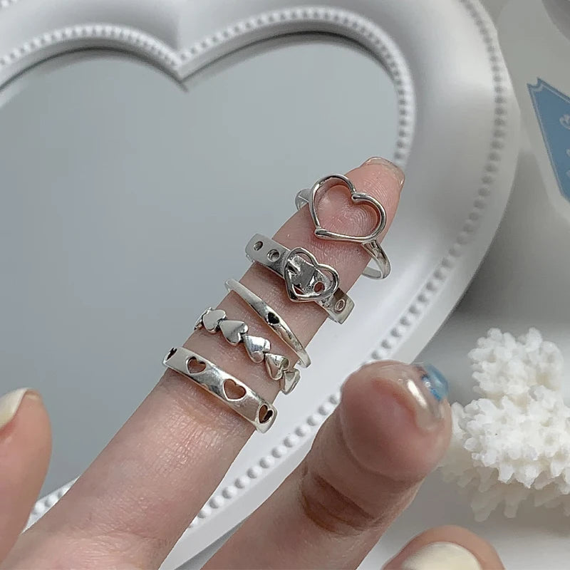 Aiertu Bohemian Butterfly Pearl Rings Set for Women Shine Pearl Gothic Vintage Plated Retro Rhinestone Simple Finger Jewelry Gift Aiertu