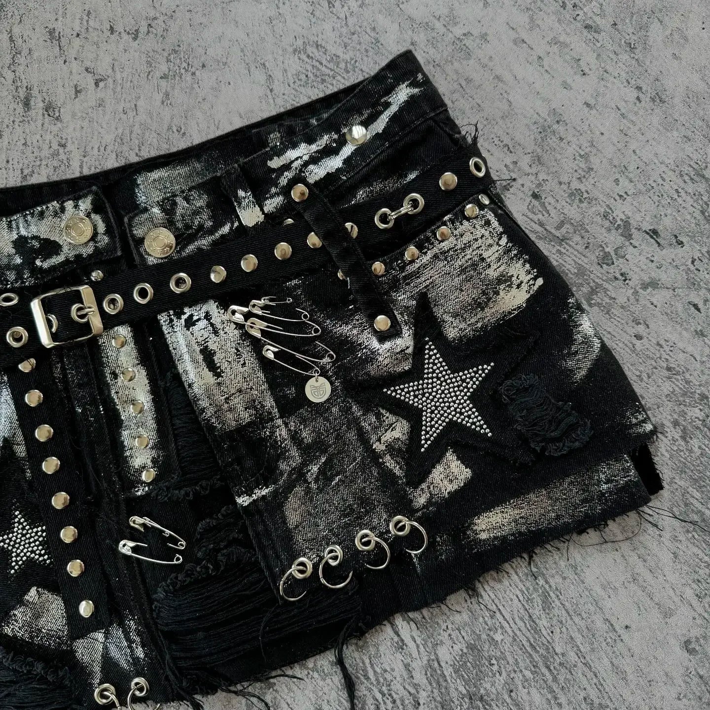 Aiertu  -  Y2K Streetwear Retro Skirt Gothic Hip Hop Patchwork Rhinestone Sequins Loose Washed Denim Short Group High Waist Slim Mini Skirt Aiertu