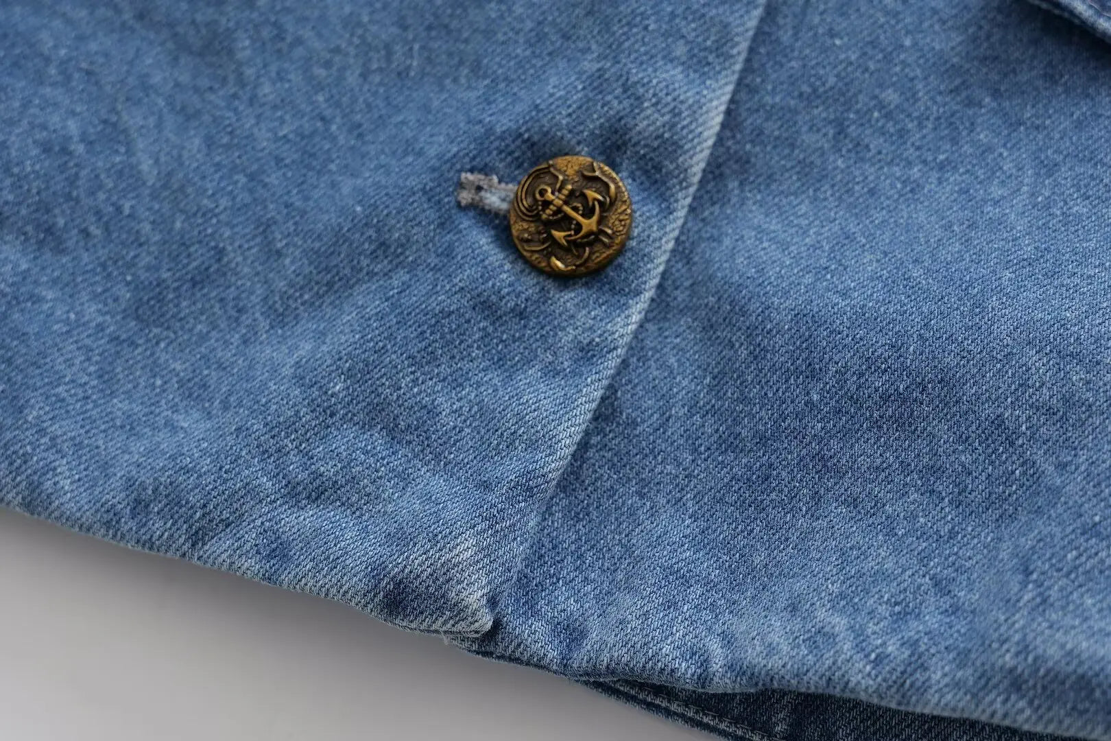 Aiertu  -  Small fragrant style gold button denim jacket for women in spring and autumn design niche retro Hong Kong style chic little jack Aiertu
