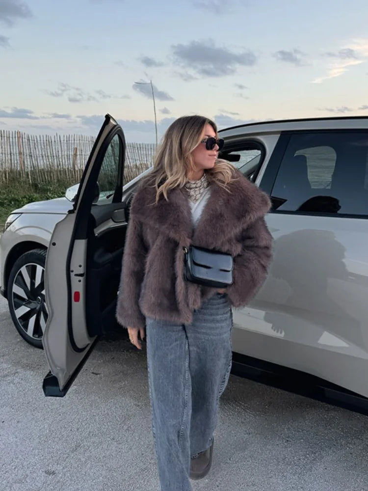 Aiertu  -  Vintage Faux Fur Short Coats Women Retro Thick Large Cuffs Solid Fur Coat Female Winter Warm Lady Chic High Street Outwear Aiertu