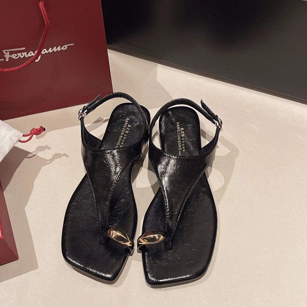 Aiertu  -  Brand Design Women Flat Sandals Clip Toe Leisure Outside Beach Shoes for Lady Fashion Metal Decoration 2025 Summer Footwear Aiertu