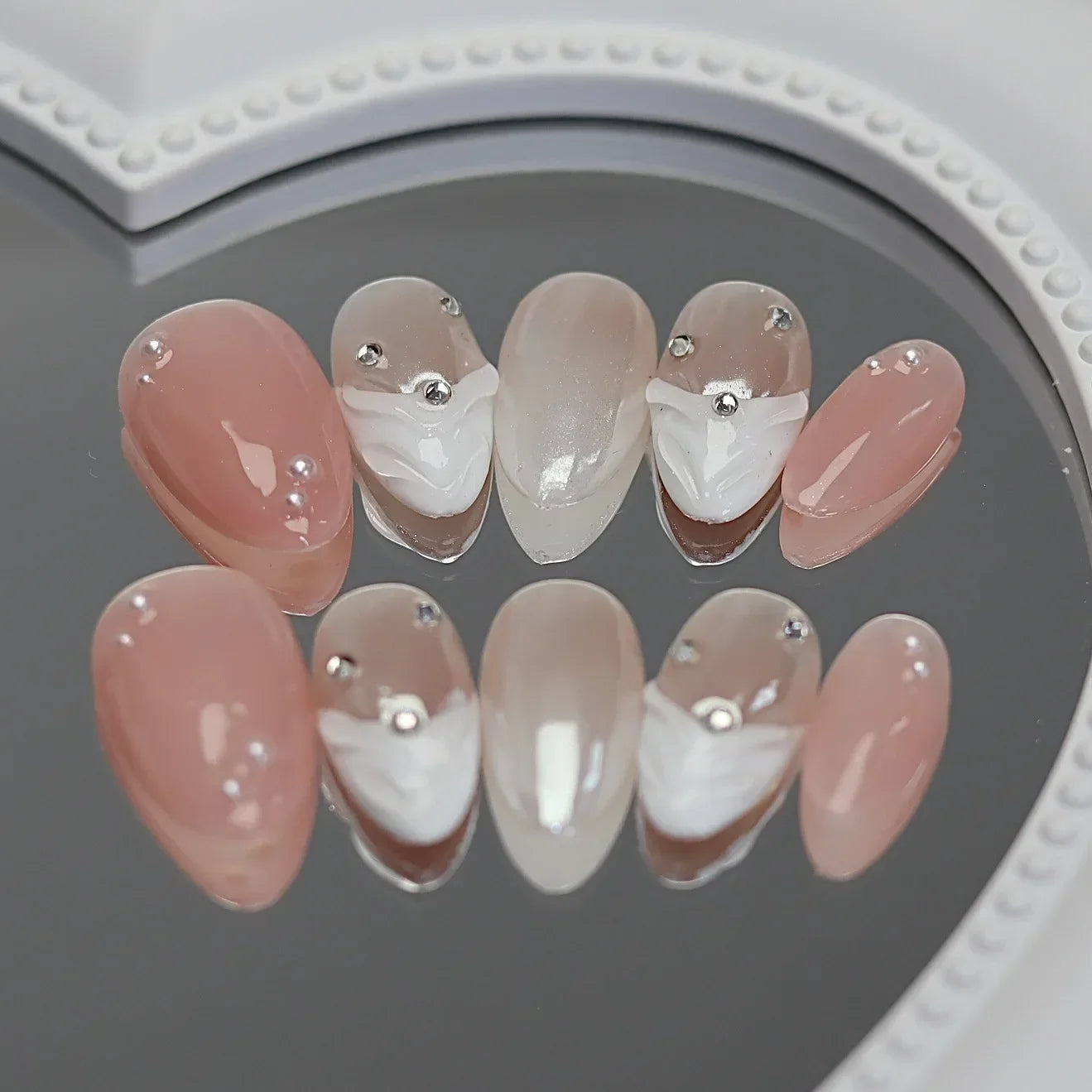 Aiertu 10Pcs Handmade Press on Nails Cat Eye Moon Decorations Aurora False Nails Short Almond Acrylic Wearable Manicure for Spice Girl Aiertu