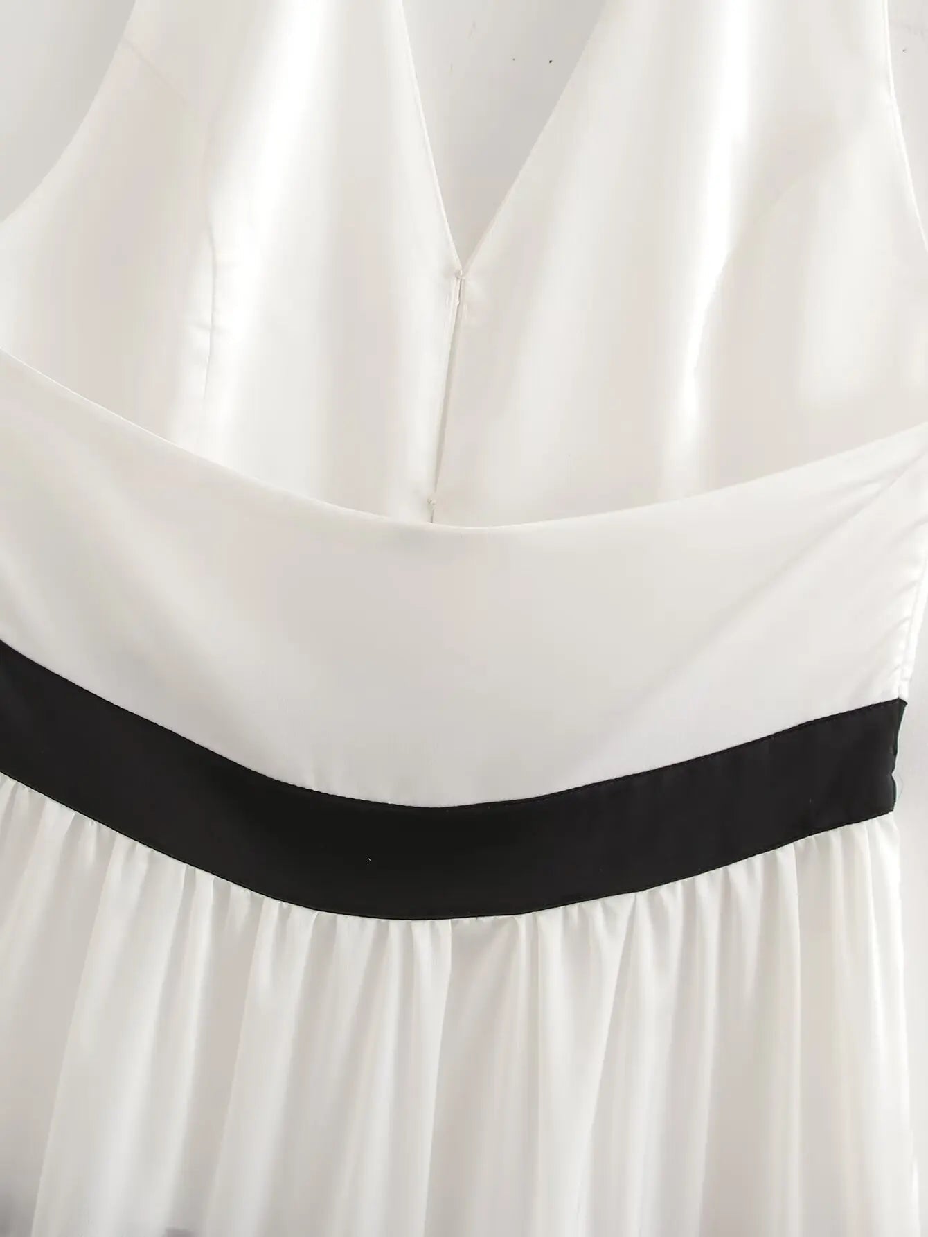 Aiertu  -  European and American style fashionable contrasting color stitching halter neck backless oversized hem dress Aiertu