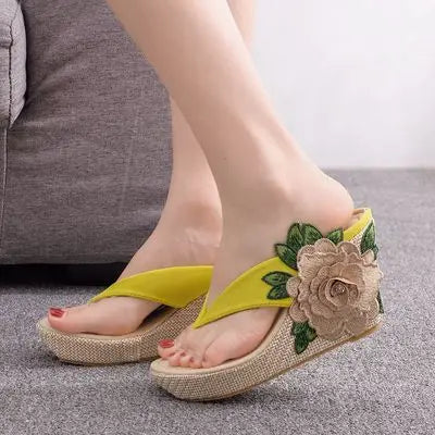 Aiertu  -  New 9 cm comfortable wedge slippers embroidered flowers sandals large sandals waterproof platform sandals Aiertu