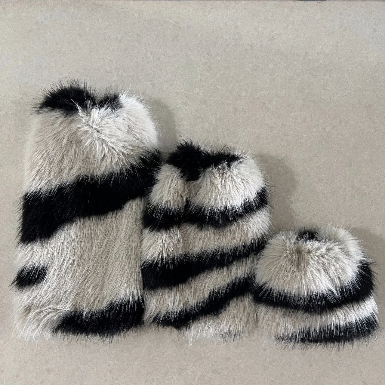 Aiertu  -  Zebra Leg warmer Y2k Artificial Fur stripe Socks Japanese Lolita Leg warmer Women Faux Fur Shoes Cuffs Cover Socks Streetwear Aiertu