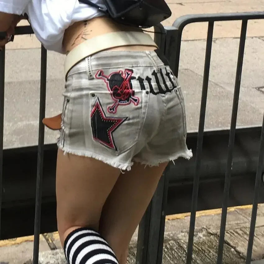 Aiertu  -  Summer New Skull Embroidery Y2k Shorts Women Ropa Mujer American Vintage High Street Spicy Girl Low Waisted Denim Shorts Aiertu