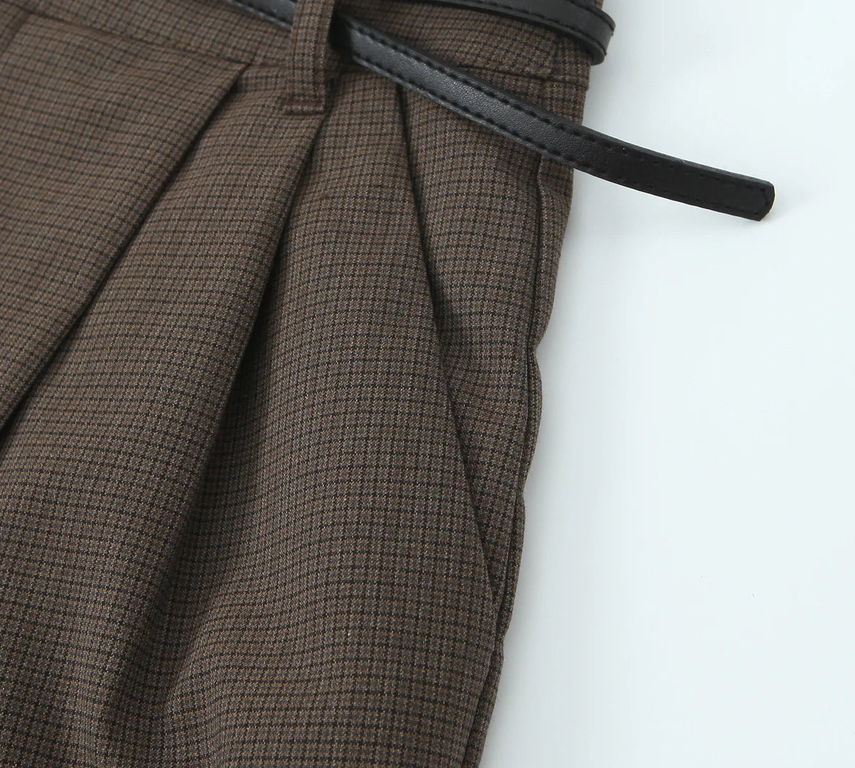 Aiertu  -  European and American style fashion all-match belt pleated all-match casual shorts women's new straight wide-leg suit shorts Aiertu