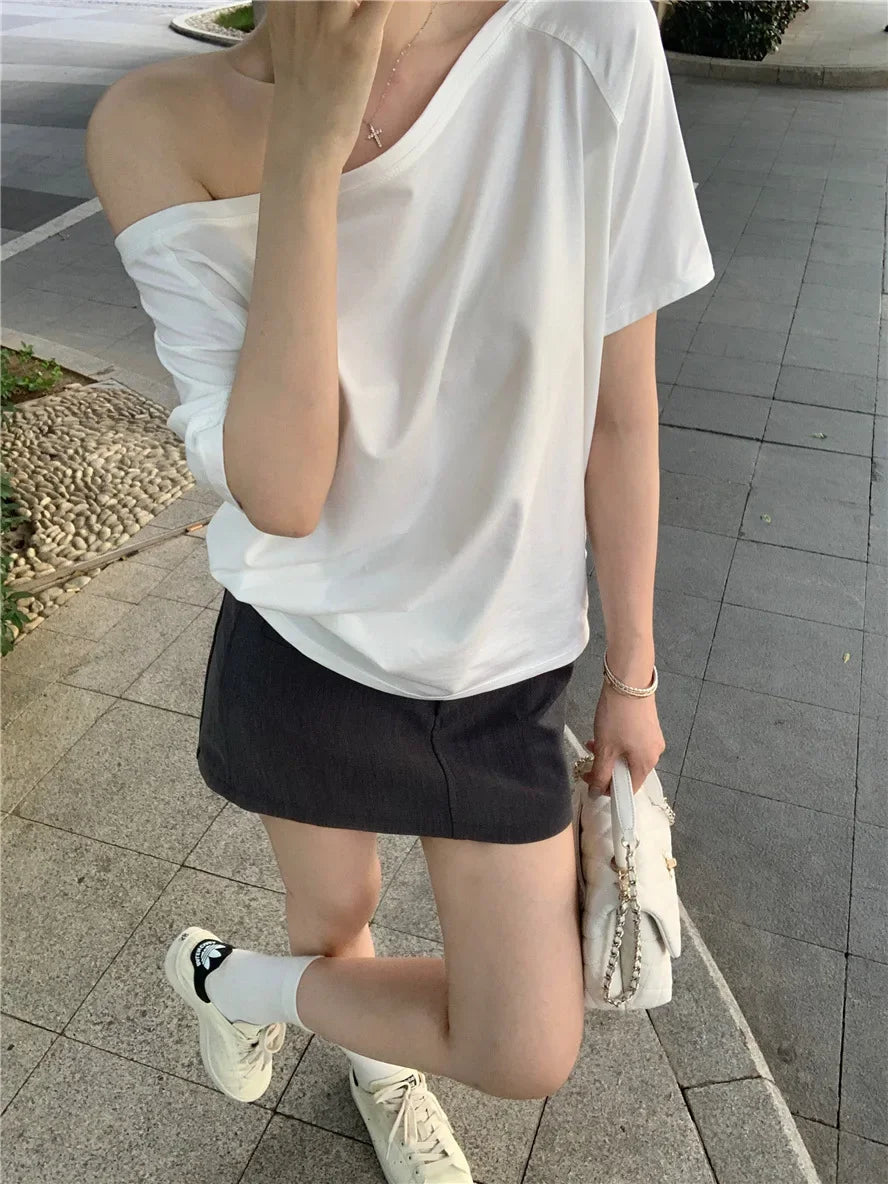 Aiertu  -  Spicy Girl Slant Shoulder Short Sleeve Loose T-shirt 2025 Women's Summer New Casual Irregular Solid Color Versatile Top Aiertu