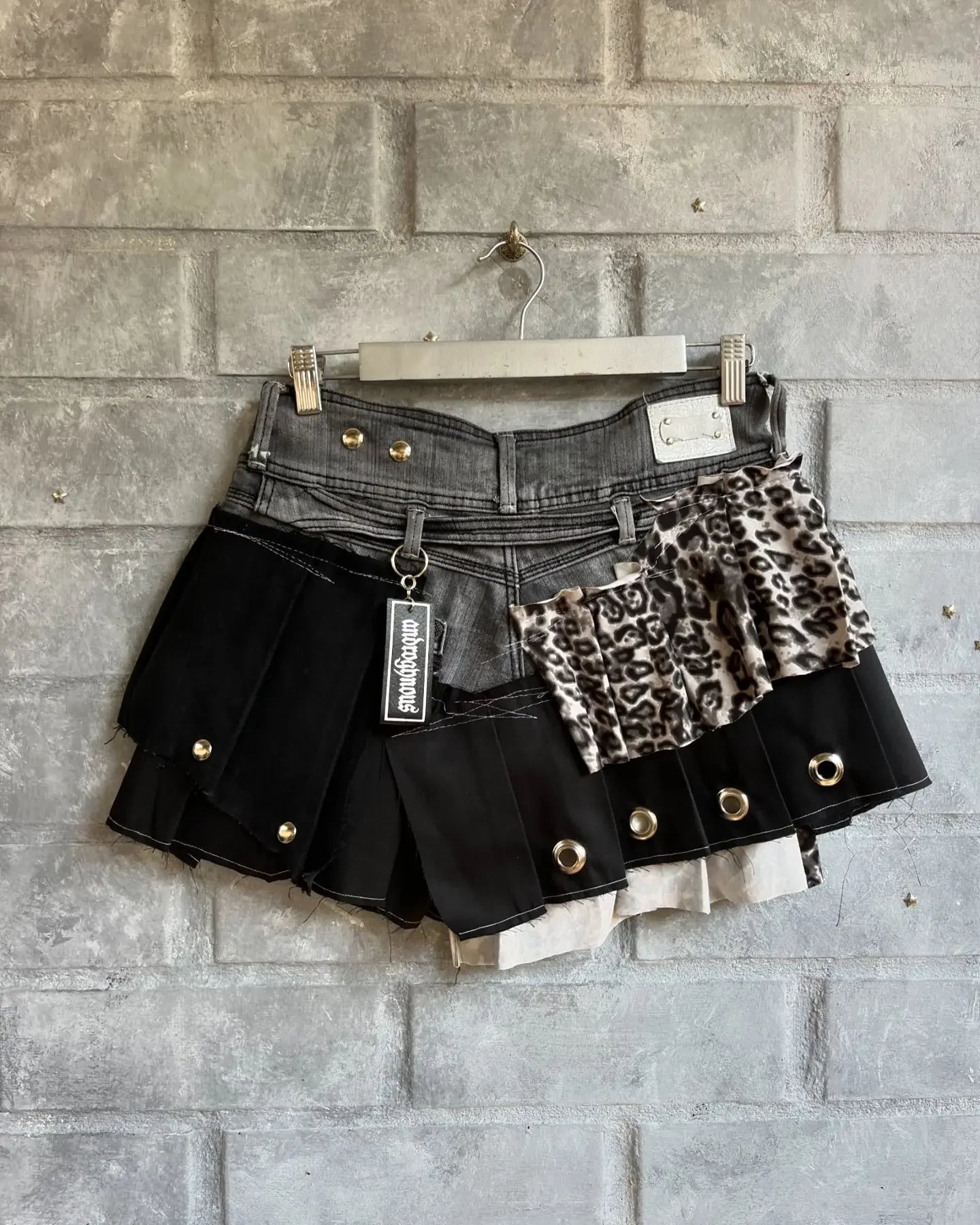Aiertu  -  Y2K Street Punk Trend Girl Leopard Print Denim Sexy Short Skirt Hip-hop American Autumn New Slim Butt-covering Skirt for Women Aiertu