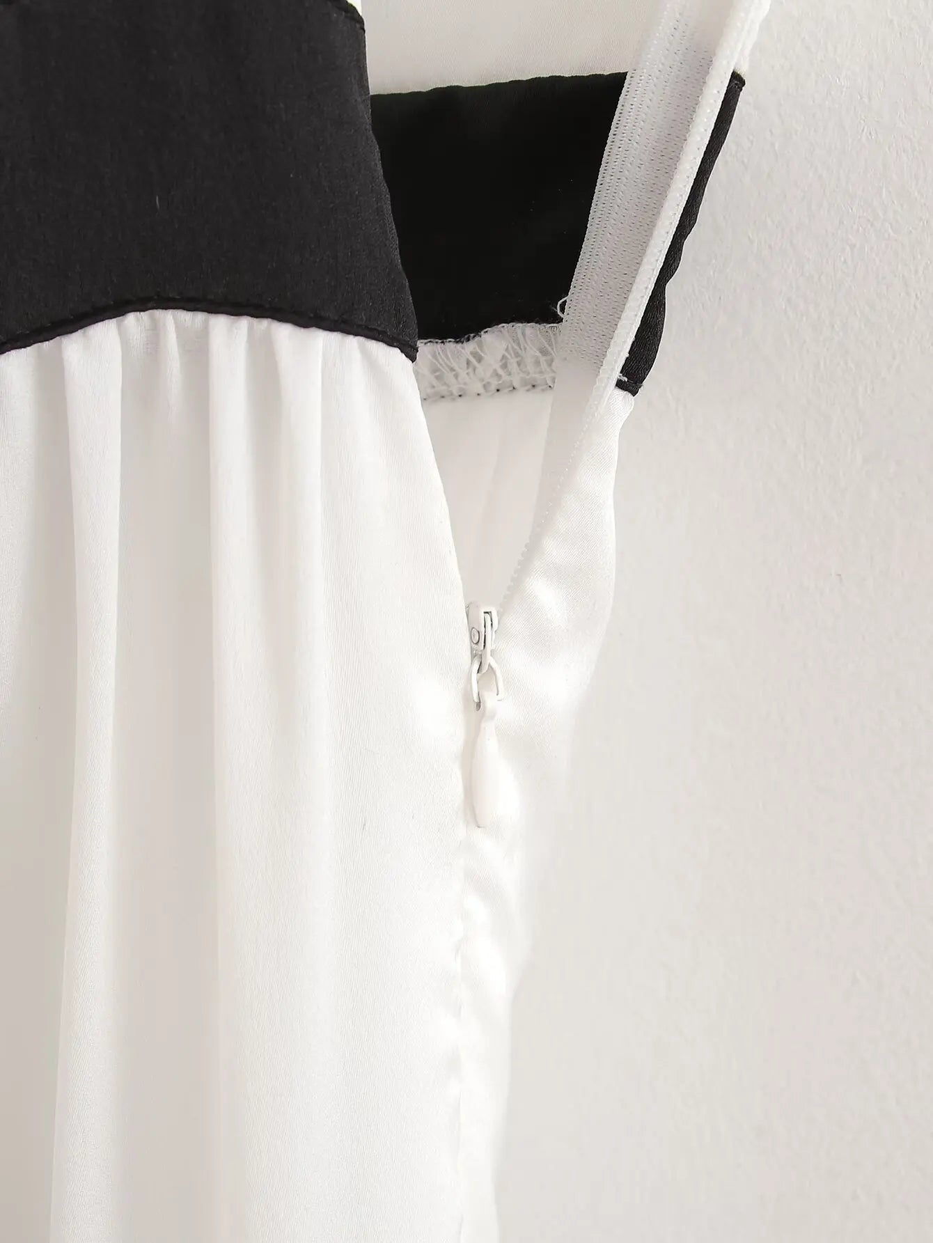 Aiertu  -  European and American style fashionable contrasting color stitching halter neck backless oversized hem dress Aiertu