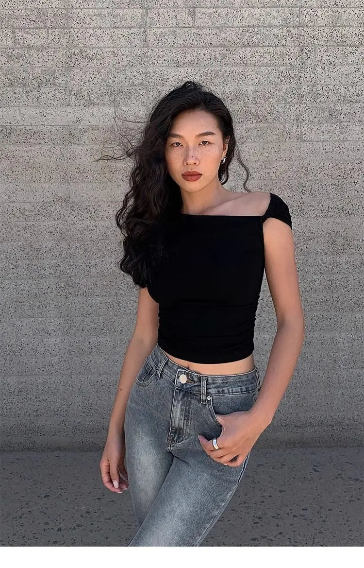 Aiertu  -  American Spice Girl Black Oblique Neck Off-Shoulder T-Shirt Women's Summer New Design Slim-fit Short Oblique Shoulder Top Aiertu