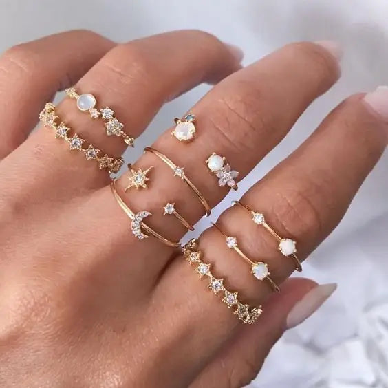 Aiertu Bohemian Butterfly Pearl Rings Set for Women Shine Pearl Gothic Vintage Plated Retro Rhinestone Simple Finger Jewelry Gift Aiertu