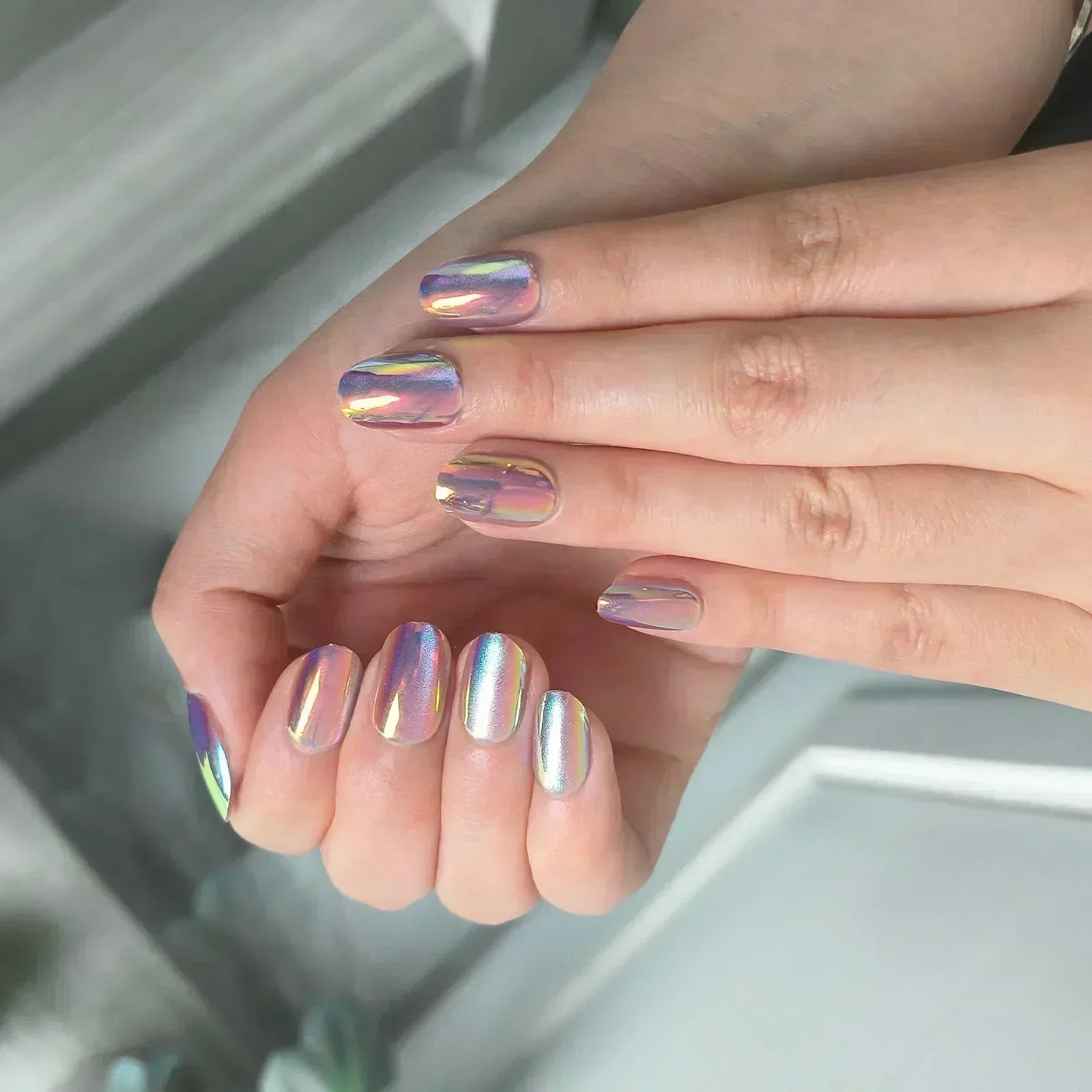 Aiertu 24Pcs Short False Nails Aurora Cat Eye with French Design Simple Metallic Full Cover Wearable Chrome Press on Fake Nails Tips Aiertu