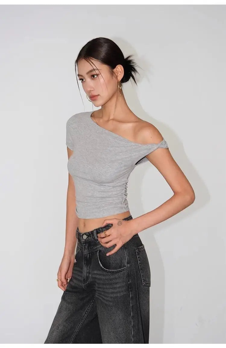 Aiertu  -  American Spice Girl Black Oblique Neck Off-Shoulder T-Shirt Women's Summer New Design Slim-fit Short Oblique Shoulder Top Aiertu