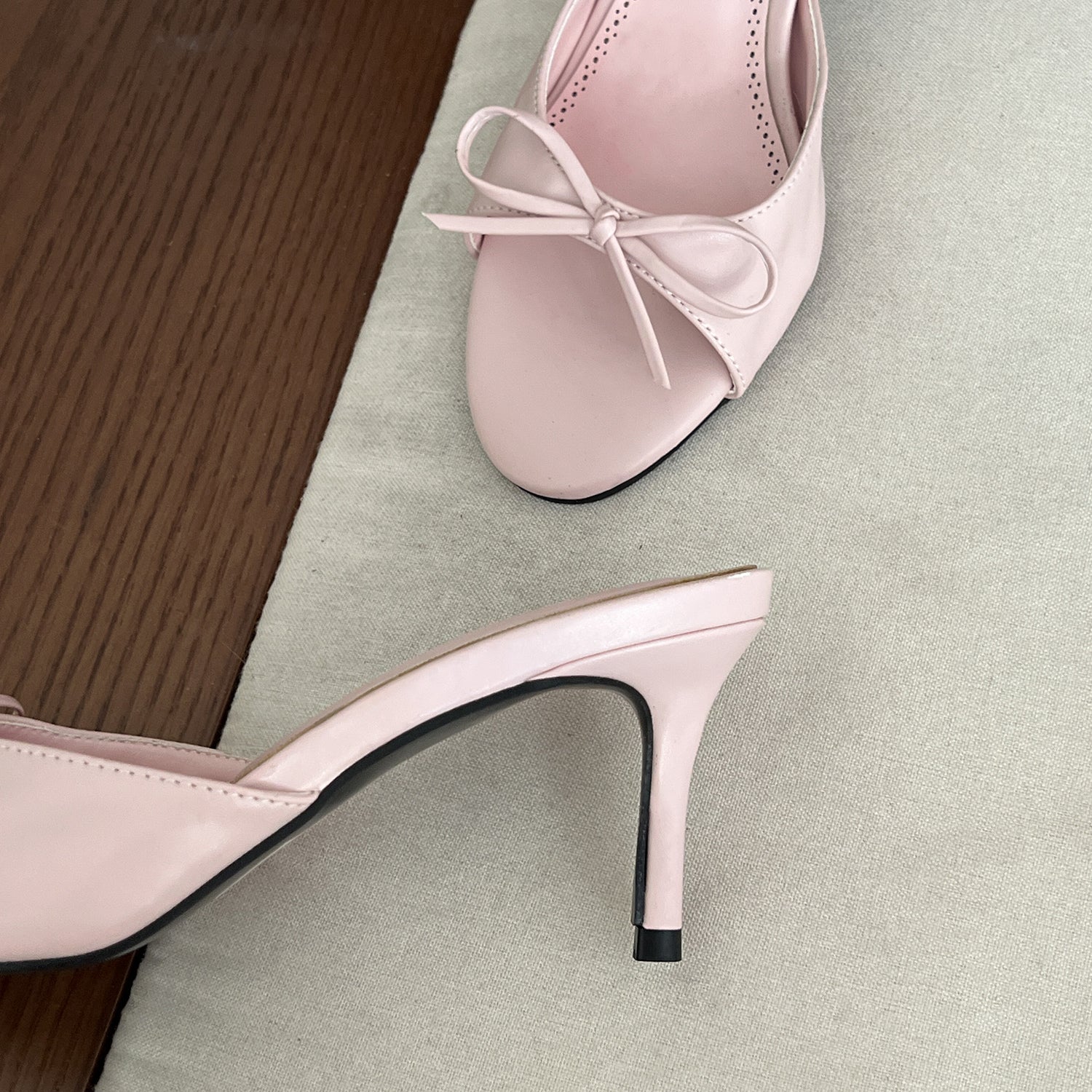 Aiertu  -Koa Bow Detailed Sandals aiertu