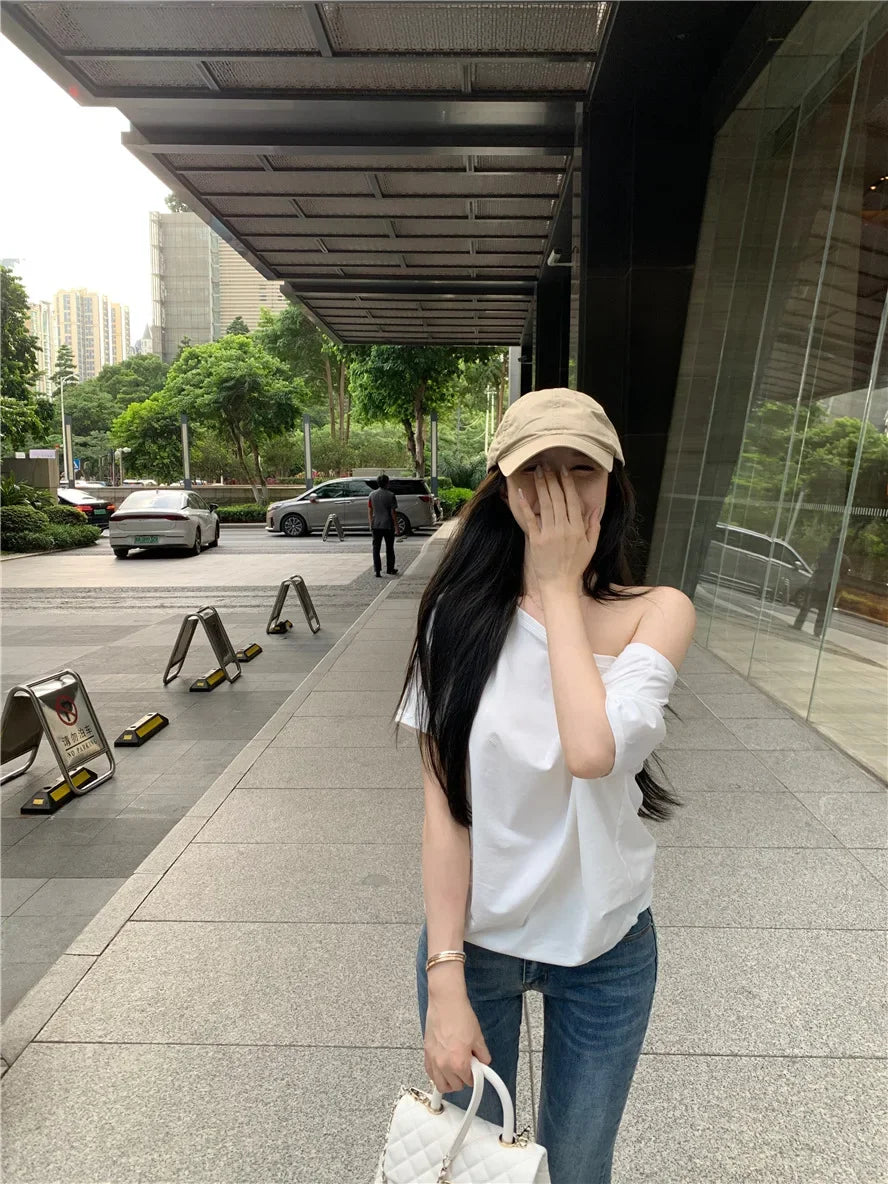 Aiertu  -  Spicy Girl Slant Shoulder Short Sleeve Loose T-shirt 2025 Women's Summer New Casual Irregular Solid Color Versatile Top Aiertu
