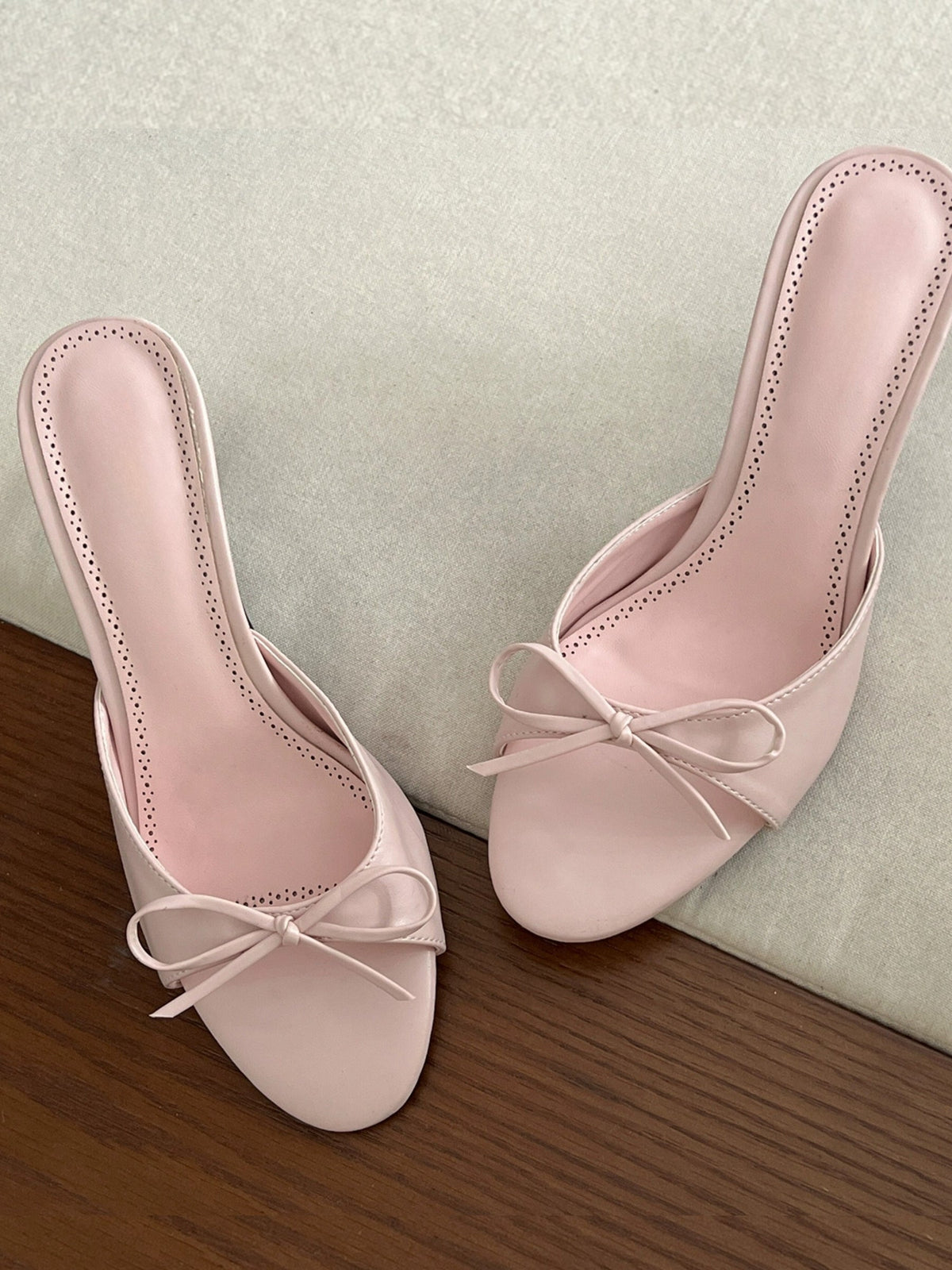 Aiertu  -Koa Bow Detailed Sandals aiertu