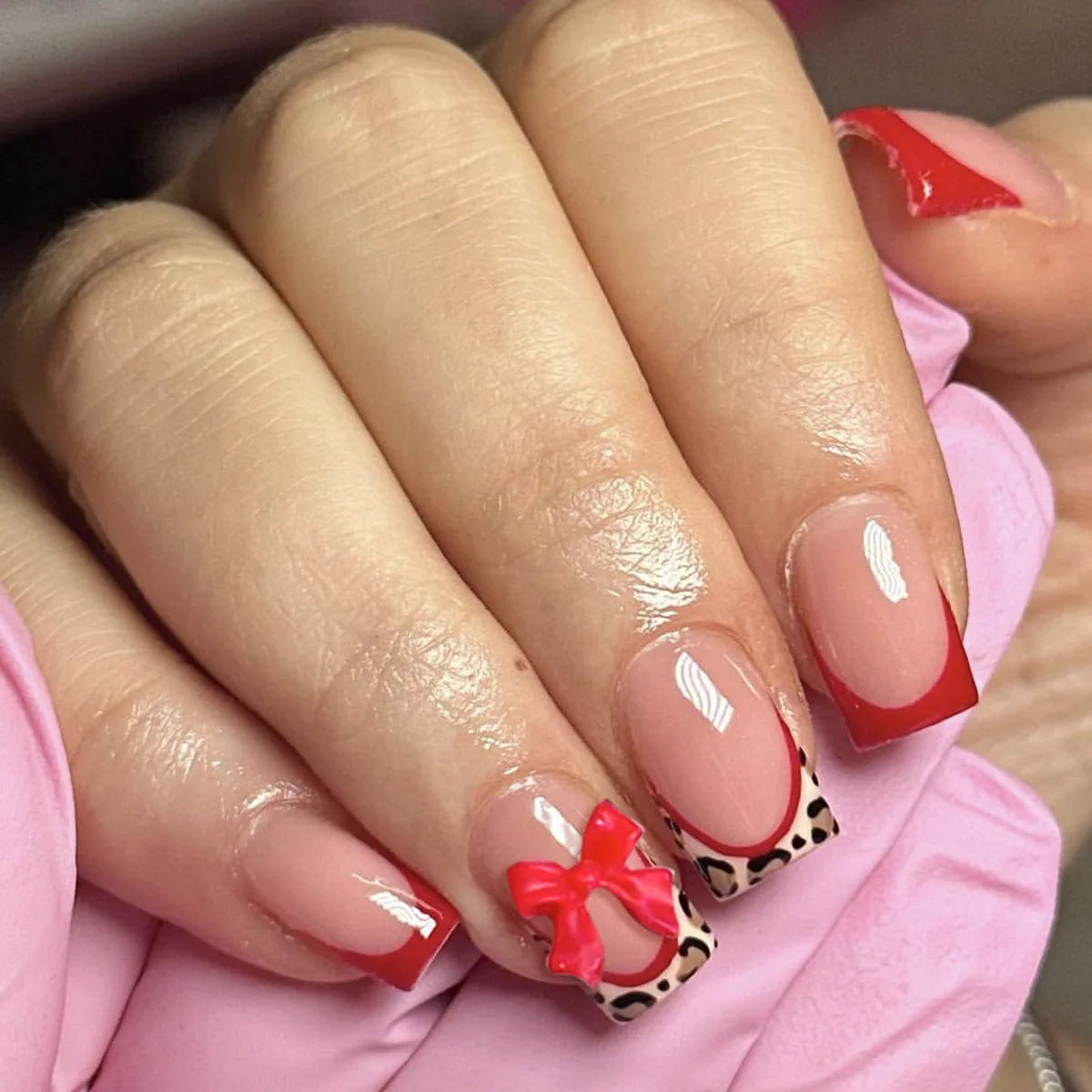 Aiertu Pink French Style Fake Nails 3D Bowknot Designs Short Square Press on Nails Sweet Korean Fashion False Nails for Women and Girls Aiertu