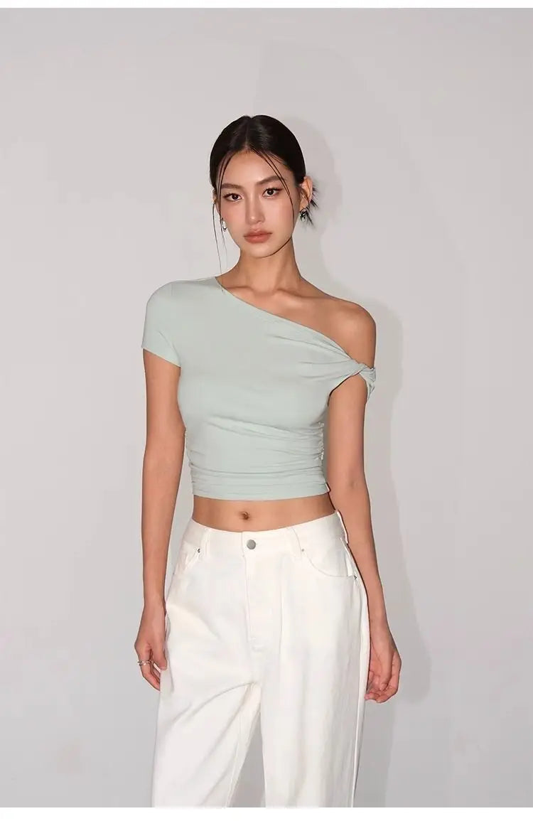 Aiertu  -  American Spice Girl Black Oblique Neck Off-Shoulder T-Shirt Women's Summer New Design Slim-fit Short Oblique Shoulder Top Aiertu
