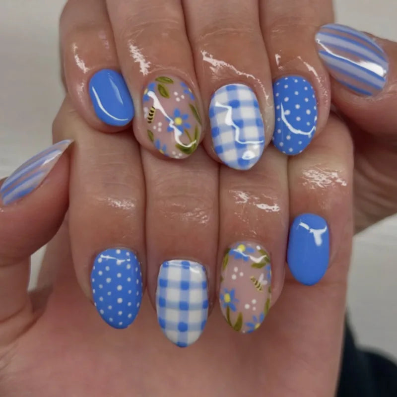 Aiertu  -  24PCS Blue Checkered Stripes Patterns False Nails Summer Simple Flower Short Round Press on Nails Detachable Nail Tips with Glue Aiertu