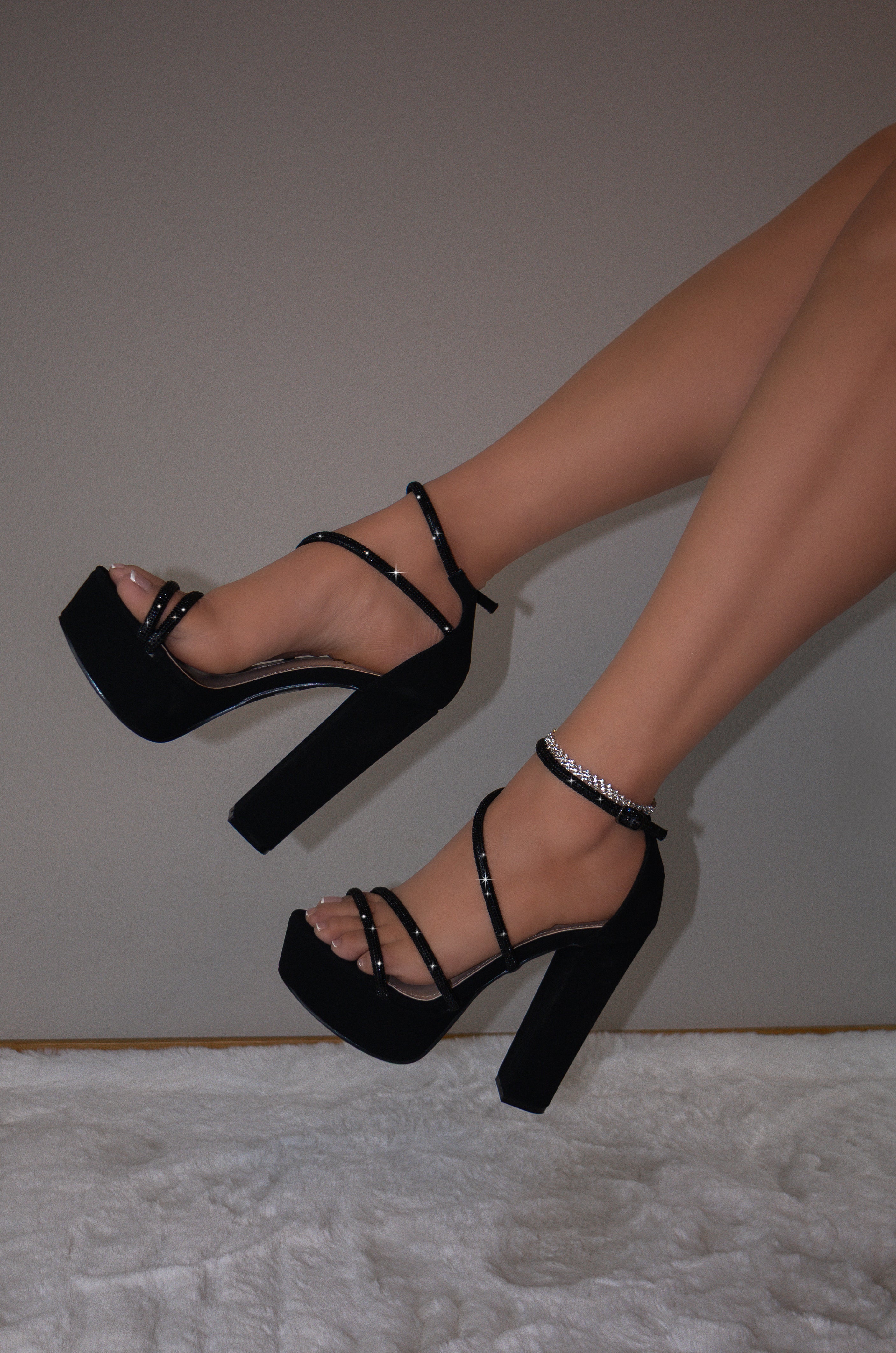 Aiertu  Posh - Embellished Platform Block Heels, Glitter Detailing Straps, Glamorous Party Footwear, Bold & Eye-Catching for Special Occasions Aiertu